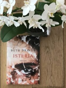 Scopri di più sull'articolo Isteria di Beth Draven